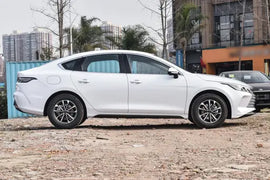 BYD KING DM-i 2025 Plug-in Hybrid Compact Sedan 120km